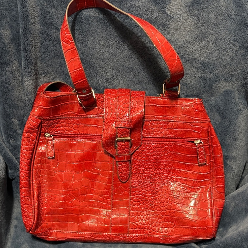 Elegant Red Crocodile-Embossed Shoulder Bag